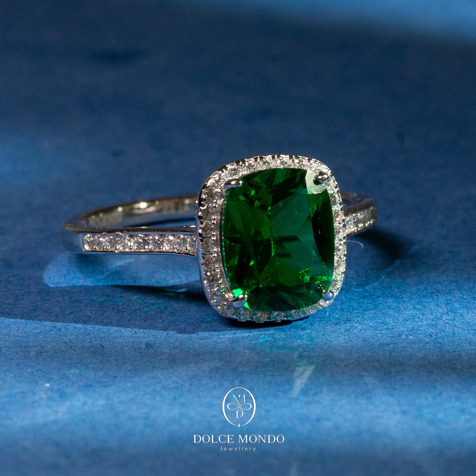 Dolce Mondo Emerald Radiance Halo – Green Zircon Rhodium-Plated 925 Silver Ring