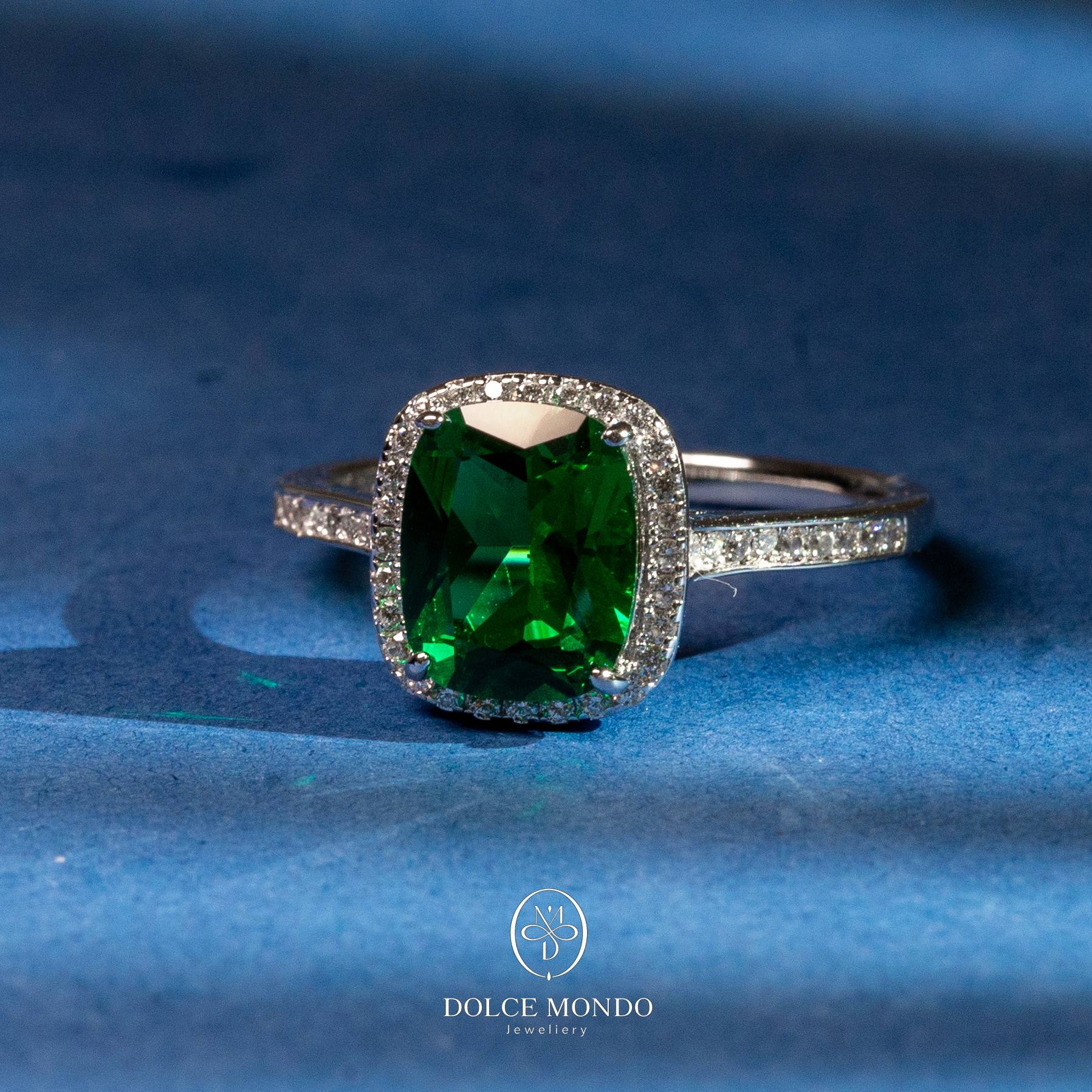 Dolce Mondo Emerald Radiance Halo – Green Zircon Rhodium-Plated 925 Silver Ring